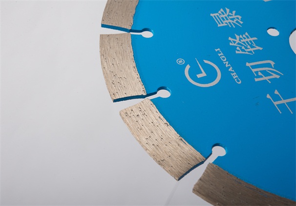 金剛石切割片刀頭經(jīng)過高溫還原工藝會出現(xiàn)怎樣的變化呢