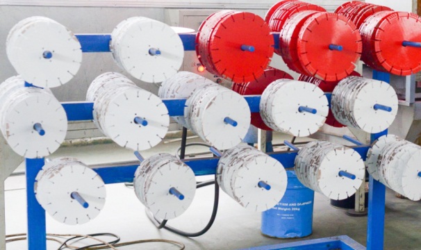 對(duì)金剛石切割片主要構(gòu)成部分碳化硅的分析