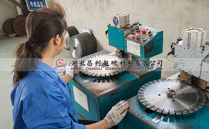 誰都想選擇質量穩定生產技術先進的花崗巖鋸片,你是怎么選的？